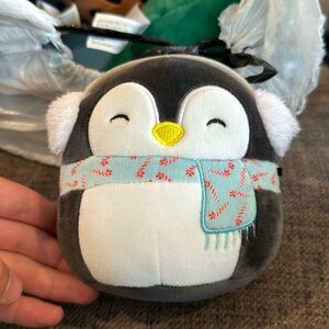 LUNA PENGUIN SQUISH 5” W/O TAGS